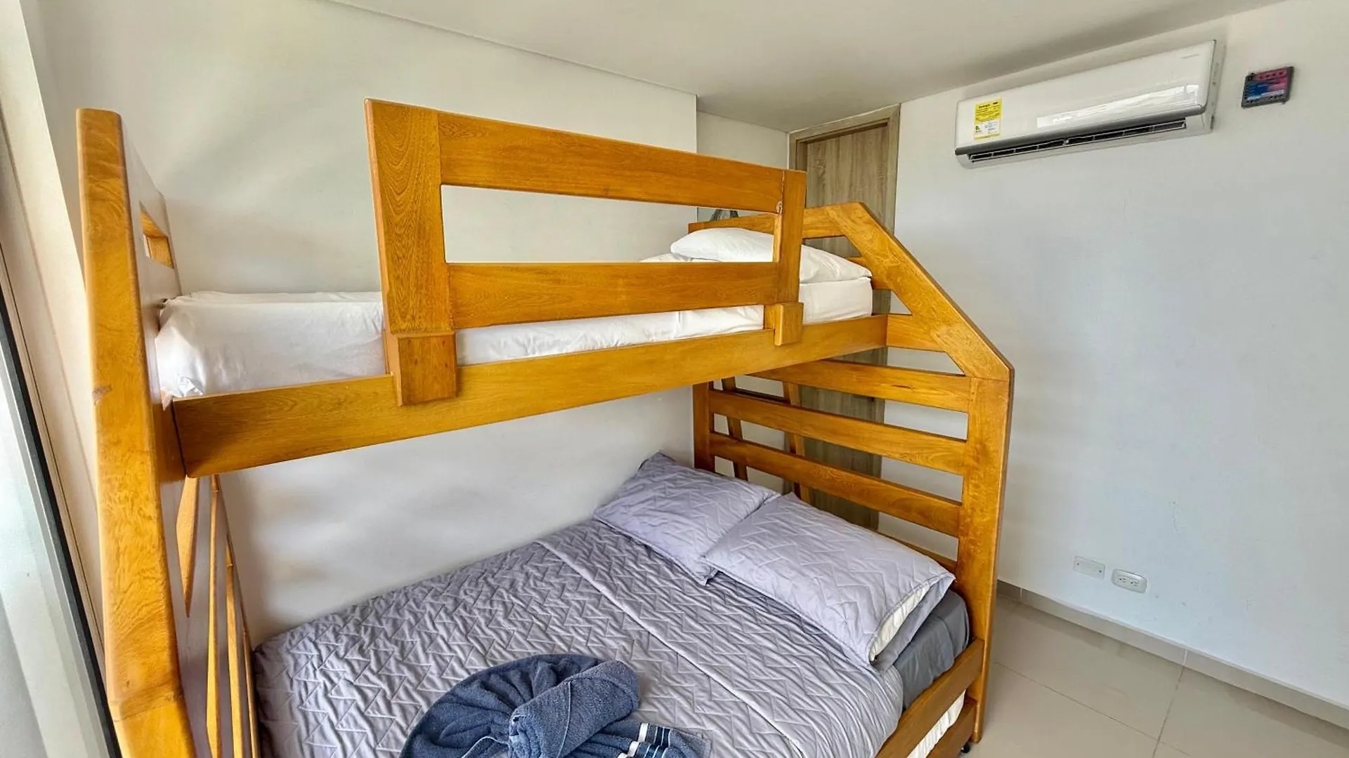 Escapate Al Paraiso! Apartamento Con Piscina A Pasos Del Mar En Marbella Cartagena